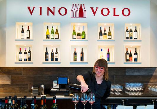 VinoVolo_bartender