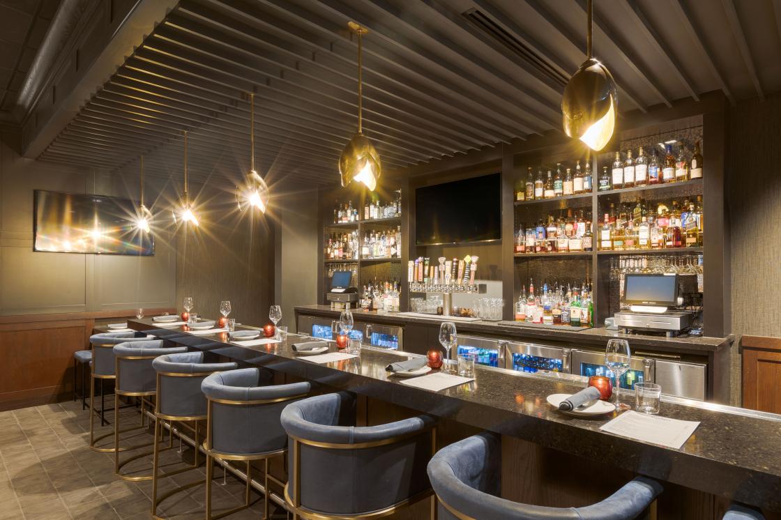 Bradstreet Bar at the InterContinental Minneapolis-St. Paul Airport Hotel