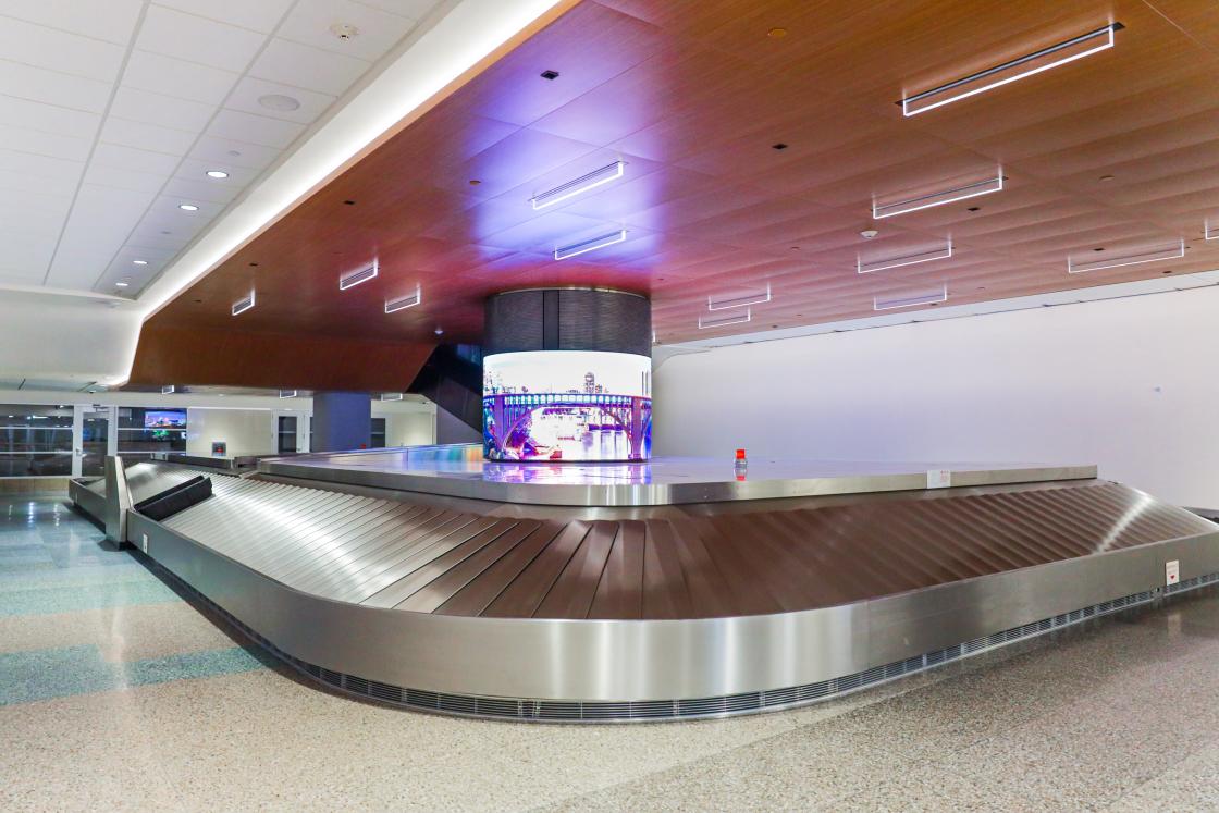 New baggage claim carousel #8