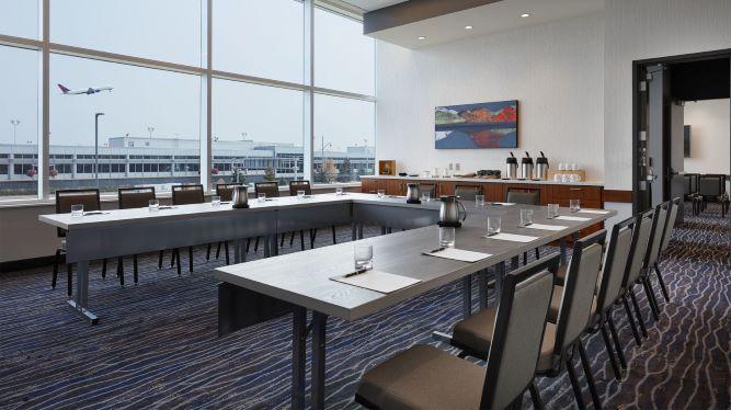 Venture meeting room at the InterContinental Minneapolis-St. Paul Airport Hotel