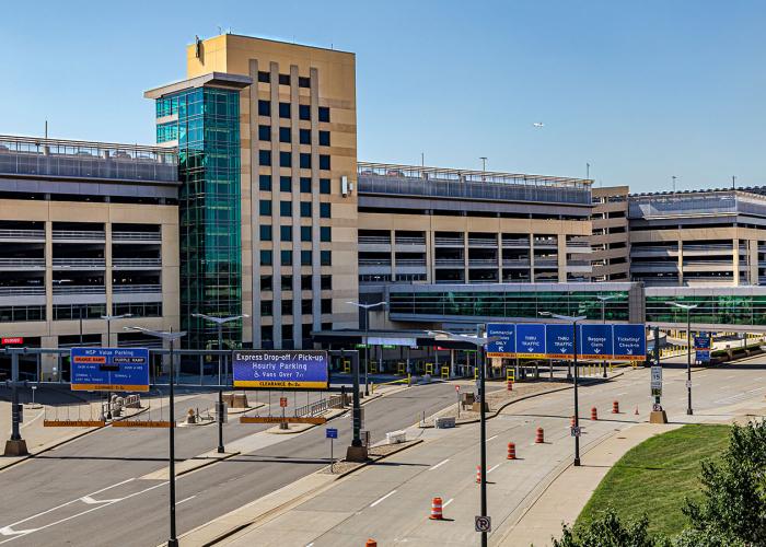 Terminal 2 inbound roadway